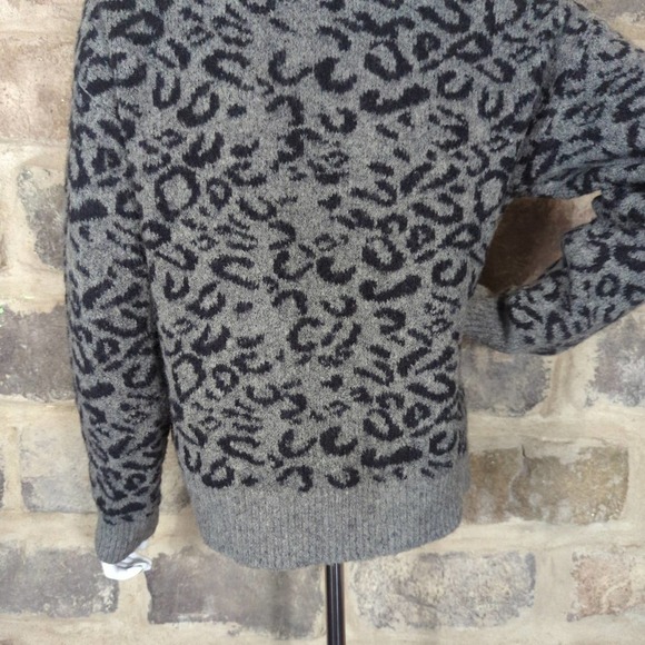 John + Jenn  Women's Cozy Pullover Mock Neck Leopard Knit Sweater Top Size XS - Picture 7 of 12
